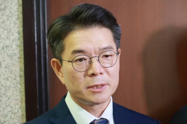 ▲정원오 성동구청장이 18일 국회에서 더불어민주당 정청래 대표와 면담을 마친 뒤 기자 질문에 답변하고 있다. ⓒ연합뉴스