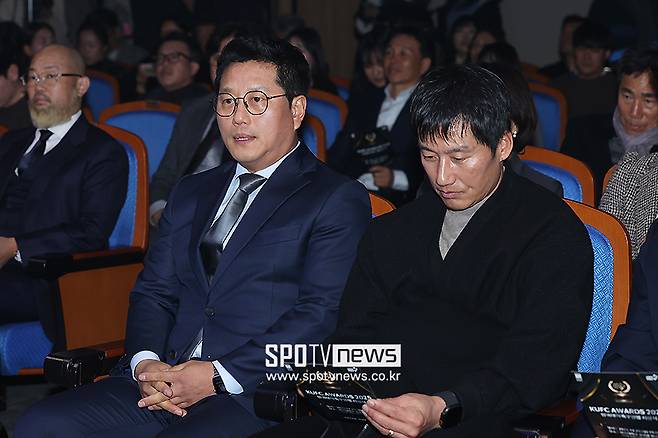 ▲ 한국대학축구연맹 박한동 회장 수원 삼성 이정효 감독 ⓒ곽혜미 기자