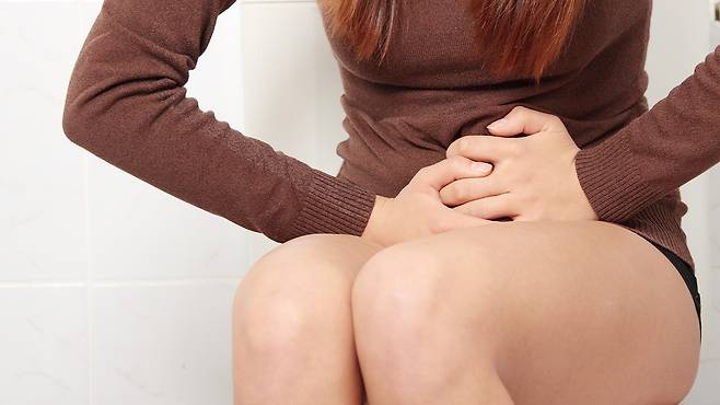 크론병은 자가면역 이상으로 인해 장 점막에 문제가 생겨 만성 설사와 복통이 발생하는 질환이다｜출처: 클립아트코리아