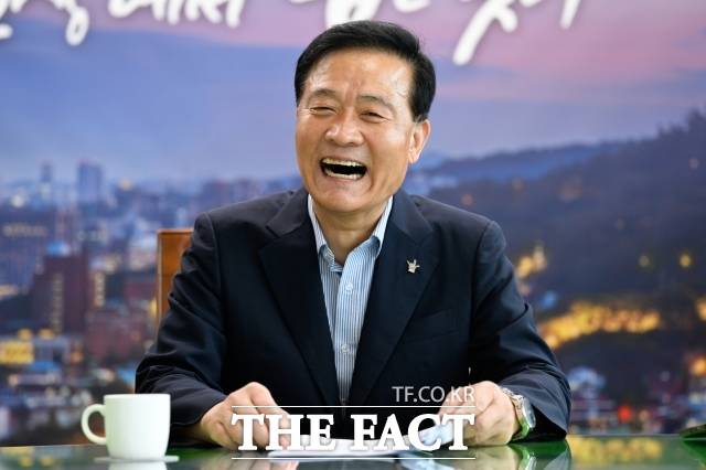 이승로 성북구청장이 2026년 구정 운영의 핵심으로 돌봄, 생활 인프라, 기후 대응, 지역경제, 문화, 디지털 행정 등 생활 밀착형 정책을 제시했다. /더팩트 DB