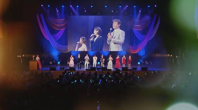 TV조선 ‘한일 슈퍼콘서트’ 2회가 31일 오후 10시 방송된다. ‘한일 트로트 올스타전’으로 꾸며져 설운도, 김용빈, 정서주와 마츠자키 시게루, 후지 아야코, 우타고코로 리에, sis가 출연한다. 오프닝은 ‘돌아와요 부산항에’ 합창으로 시작된다.​