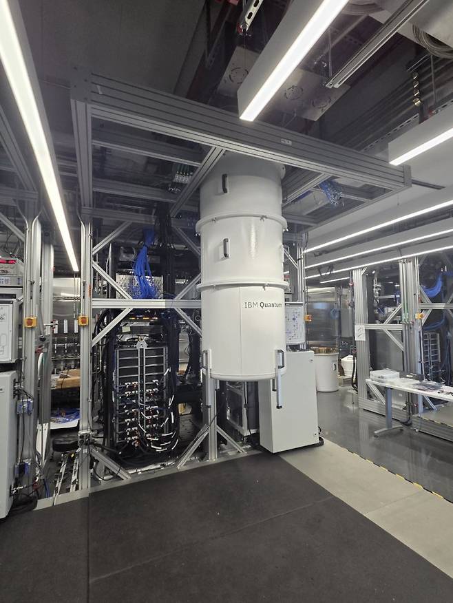 미국 뉴욕주 요크타운하이츠에 위치한 IBM 토머스 왓슨 연구소의 '양자 특성화 연구실'. 이곳은 IBM이 만든 모든 양자시스템을 실험하는 곳이다. 사진=이병철 기자