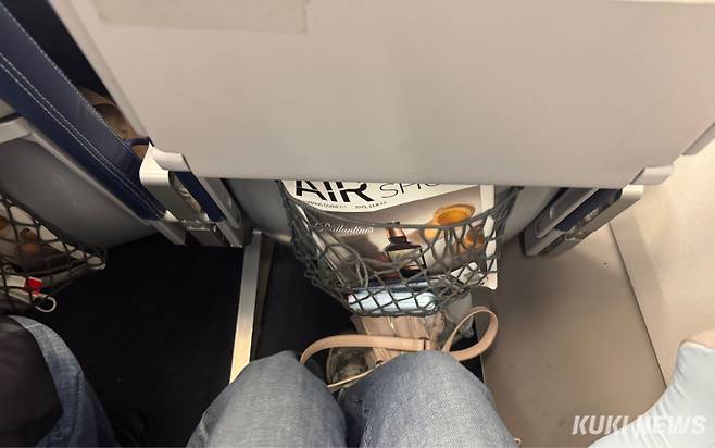 성인 여성 기준으로 좌석 간 간격은 여유로웠다. 김수지 기자&nbsp;