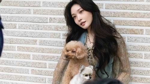 가수 청하가 특별한 선물로 팬들을 찾는다.