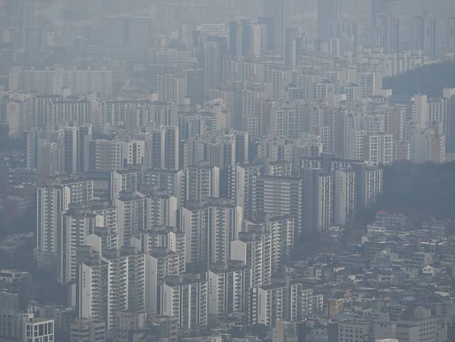 지난 28일 서울 남산에서 바라본 서울 시내 아파트 모습.  백동현 기자