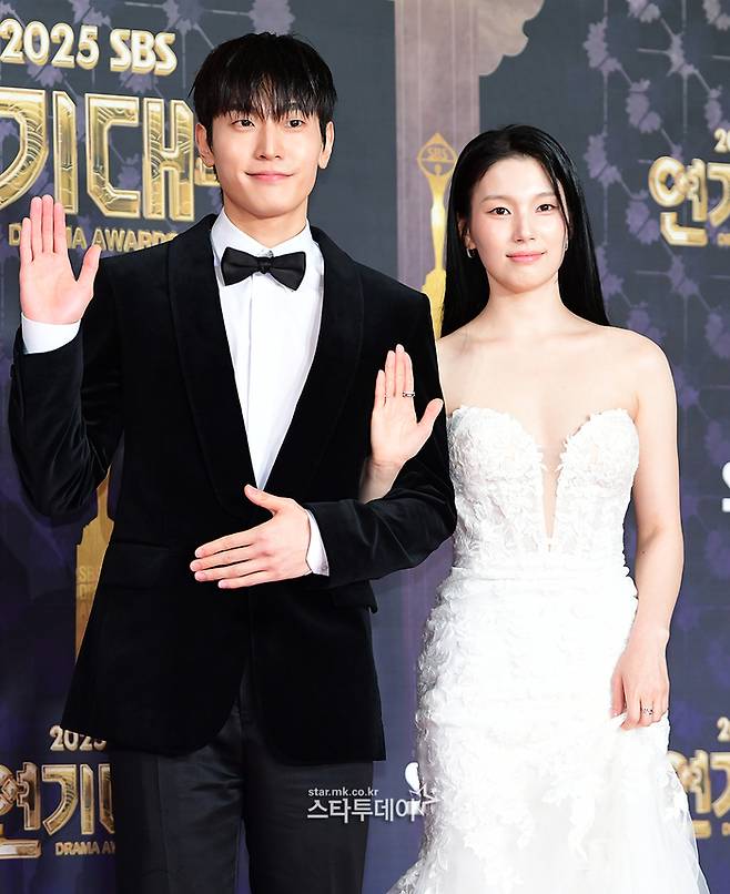이창민(왼쪽)와 한동희. <강영국 기자>