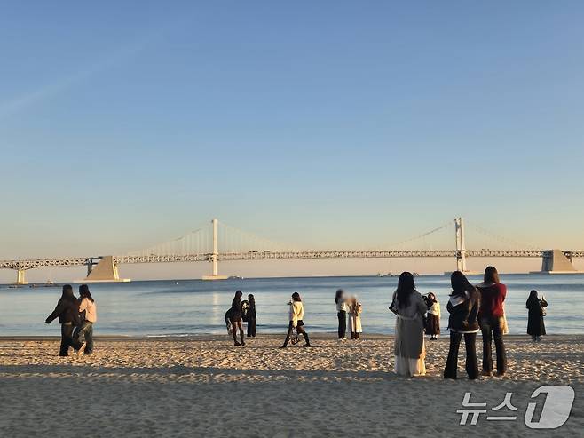 지난 12월 30일 부산 대표 해변 관광지 광안리해수욕장 모습.뉴스1 윤왕근 기자