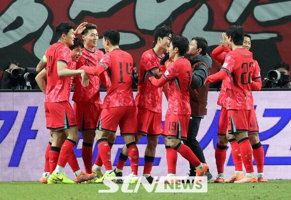 18일 오후 서울 마포구 서울월드컵경기장에서 열린 축구 국가대표팀 평가전 대한민국과 가나의 경기, 이태석이 골을 넣은 뒤 동료들과 기뻐하고 있다. /사진=뉴시스