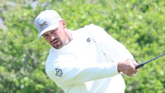 지난해 5월 LIV 한국 대회서 샷하는 브라이슨 디섐보. /뉴시스