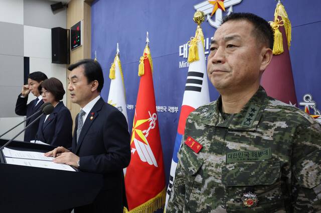 주일석 해병대사령관이 31일 서울 용산국 국방부 브리핑룸에서 열린 ‘준4군 체제로의 해병대 개편’ 기자회견에 참석해 있다. 연합뉴스