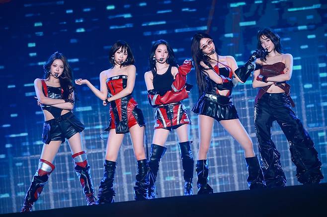 Girl group Le Sserafim performs at the Tokyo Dome on Nov. 18 and 19 as part of the ″Easy Crazy Hot″ world tour. [SOURCE MUSIC]