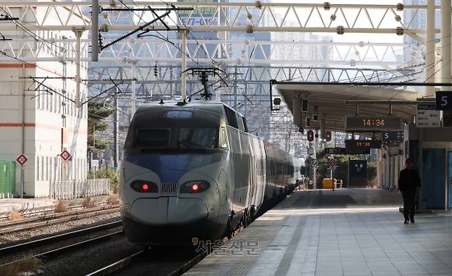 서울역 KTX 승강장.