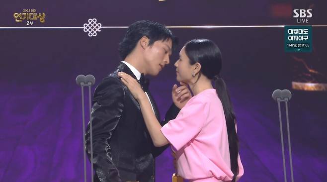 ▲ 장기용(왼쪽), 안은진. 출처| 2025 SBS 연기대상 방송 캡처