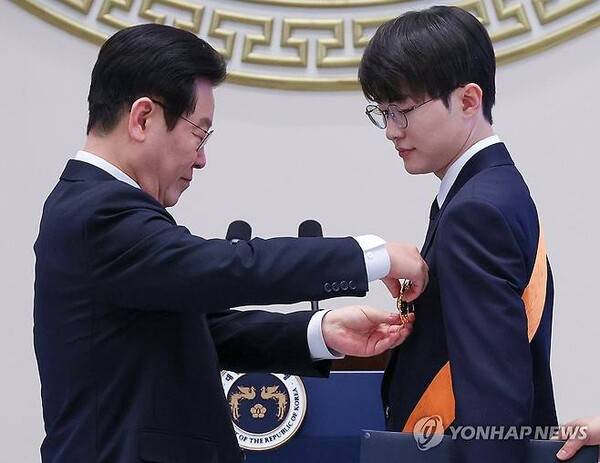이재명 대통령(왼쪽)·페이커. ⓒ연합뉴스