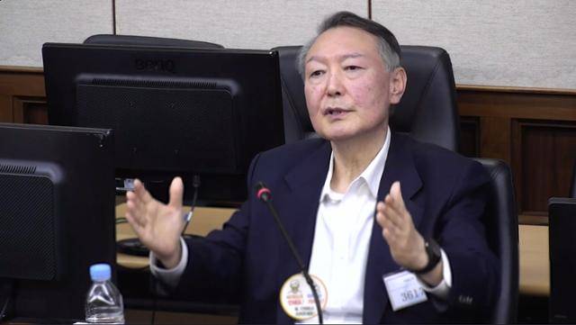 고위공직자범죄수사처(공수처) 체포영장 집행 방해 및 국무위원 심의권 침해로 재판에 넘겨진 윤석열 전 대통령이 지난달 26일 서울중앙지방법원에서 열린 1심 결심 공판에서 최후 진술을 하고 있다. 서울중앙지법 제공