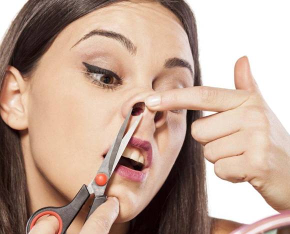 코털의 색 변화는 노화 이외에도 생활습관 등 여러 원인이 복합적으로 작용한다는 전문가의 설명이 나왔다. 사진은 본 기사 내용과 무관. [사진=laserallclinic]