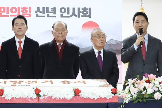 1일 서울 여의도 중앙당사에서 열린 2026 국민의힘 신년 인사회에 장동혁 대표(맨 왼쪽) 등이 참여한 가운데 오세훈 서울시장(맨 오른쪽)이 발언하고 있다. 임현동 기자