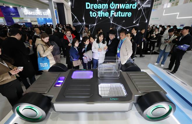 지난 3월5일 서울 강남구 코엑스에서 개막한 ‘인터배터리 2025’ SK온 부스 모습. /사진=뉴스1