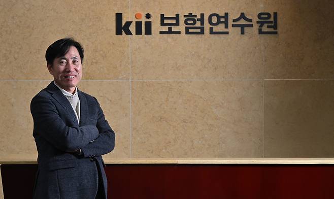 하태경 보험연수원장이 지난달 3일 오후 서울 성북구 보험연수원에서 포즈를 취하고 있다. 임세준 기자