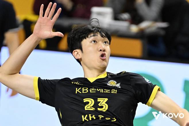 공격하는 KB손해보험의 이준영 [한국배구연맹 제공. 재판매 및 DB 금지]