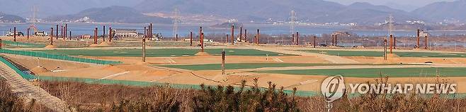 생활폐기물 직매립 금지, 한산한 수도권매립지 (인천=연합뉴스) 임순석 기자 = 수도권 생활폐기물 직매립 금지가 본격적으로 시행된 2일 오전 인천 서구 수도권매립지가 한산하다. 2026.1.2 soonseok02@yna.co.kr