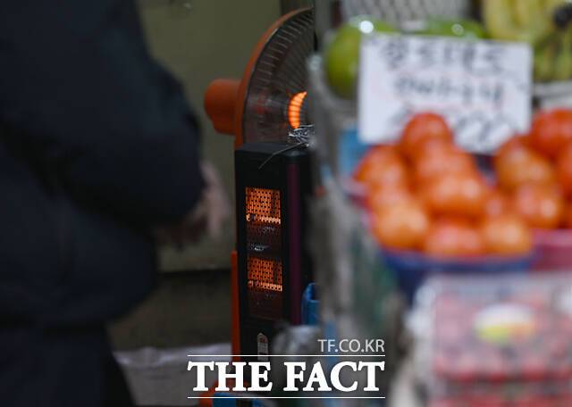 3일 국세청 국세통계포털에 따르면 지난 2024년 폐업을 신고한 개인·법인 사업자는 100만8282명으로 집계됐다. 관련 통계가 시작된 지난 1995년 이후 처음으로 100만명을 넘었다. 폐업 신고의 이유로는 50만6198명이 '사업 부진'을 꼽았다. /이새롬 기자