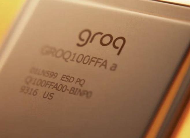 기존 인공지능(AI) 칩과는 차별화된 그로크의 언어처리유닛(LPU). 그로크