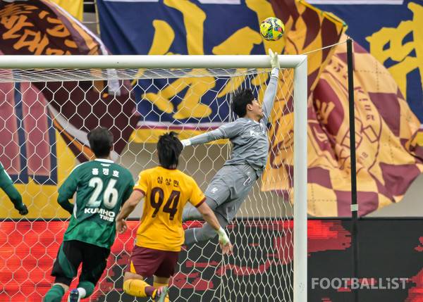 김경민(오른쪽, 광주FC). 서형권 기자