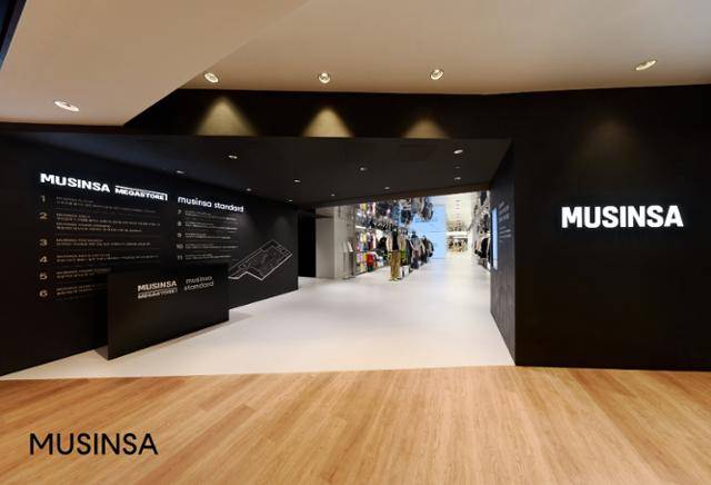 11일 서울 용산구 아이파크몰에 개장한 무신사 메가스토어 용산 입구. 무신사 제공