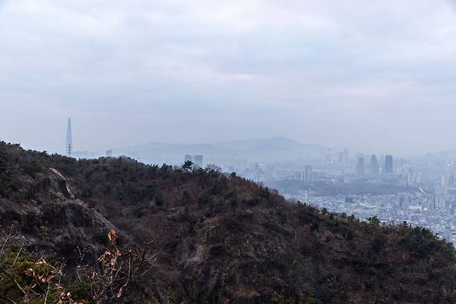 용마산에서 바라 본 서울 시내 전경 / 사진 =  서울관광재단