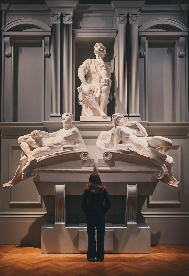 피렌체에 있는 로렌초 데 메디치의 무덤의 조각의 복제. ©National Gallery of Denmark