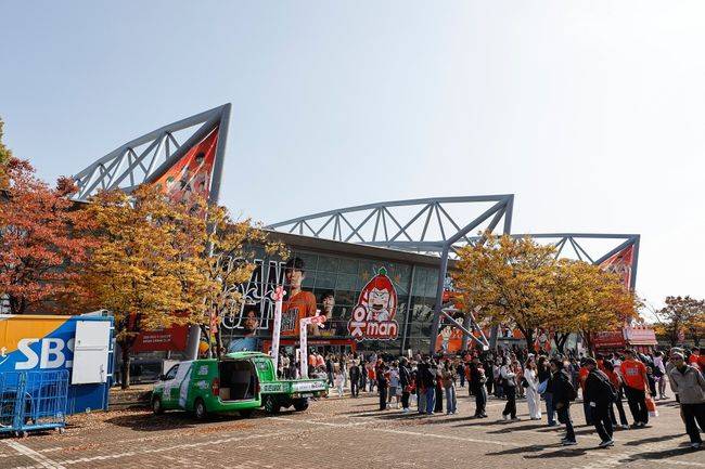 OK저축은행 읏맨 배구단은 지난해 기존 연고지를 안산에서 부산으로 옮겼다. ‘전국적 V리그 팬베이스 확장’을 위해 고민을 했다. /  OK저축은행