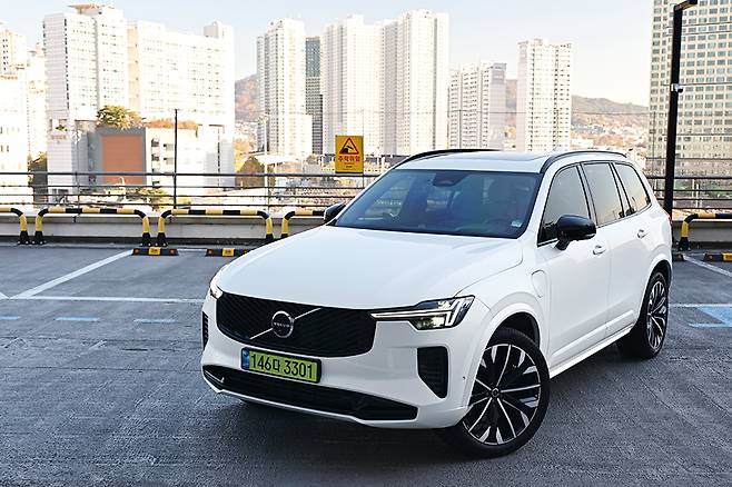볼보 XC90 T8 리차지 AWD. 사진: 김학수 기자