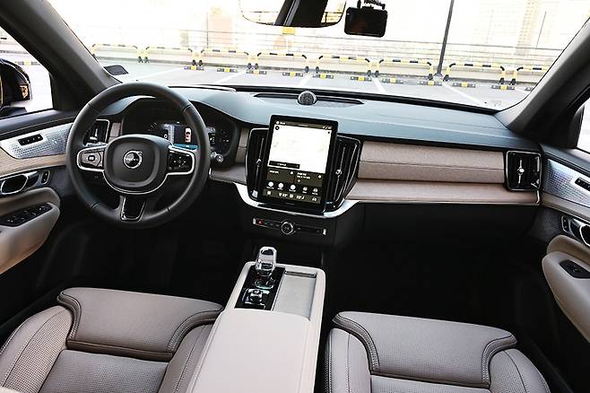 볼보 XC90 T8 리차지 AWD. 사진: 김학수 기자