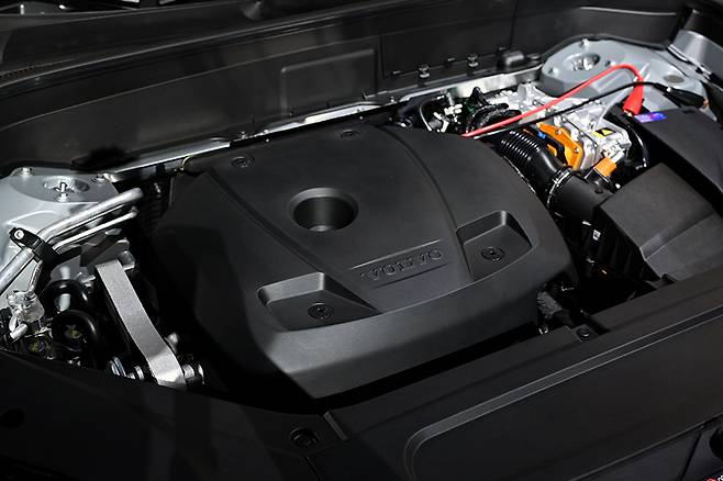 볼보 XC90 T8 리차지 AWD. 사진: 김학수 기자