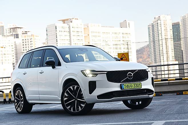 볼보 XC90 T8 리차지 AWD. 사진: 김학수 기자