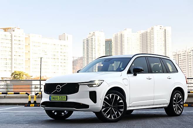 볼보 XC90 T8 리차지 AWD. 사진: 김학수 기자