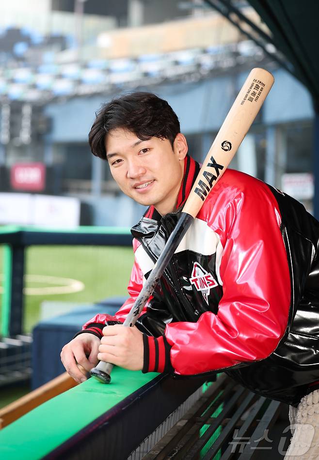 LG 트윈스 박해민이 서울 잠실야구장에서 뉴스1과의 신년 인터뷰 전 포즈를 취하고 있다.  ⓒ News1 권현진 기자