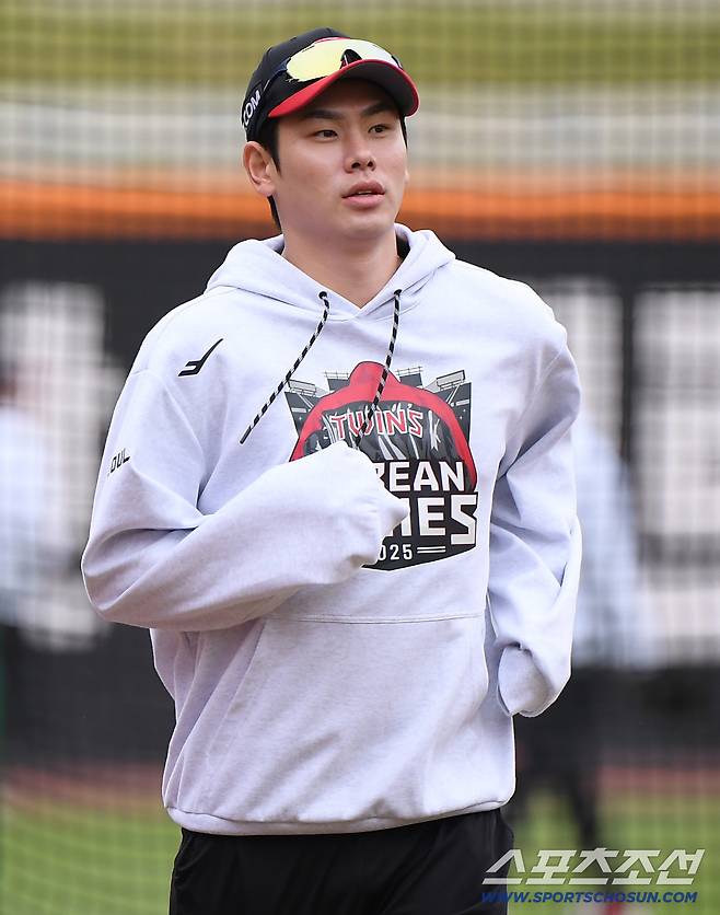 30일 대전 한화생명볼파크에서 열린 LG와 한화의 한국시리즈 4차전. LG 홍창기가 훈련을 하고 있다. 대전=정재근 기자 cjg@sportschosun.com/2025.10.30/