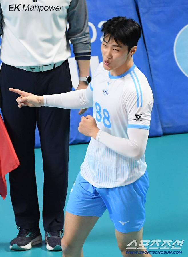 28일 장충체육관에서 열린 V리그 우리카드와 대한항공의 경기. 대한항공 임재영이 득점 후 환호하고 있다. 장충=박재만 기자 pjm@sportschosun.com/2025.12.28/