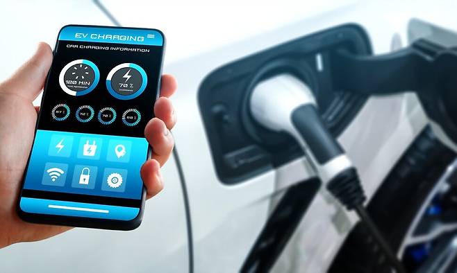 충전 중인 전기차. 게티이미지뱅크