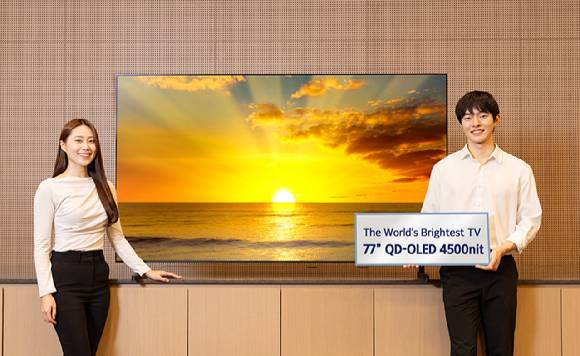 삼성디스플레이가 CES 2026에서 전시하는 4500니트 QD-OLED 패널. [사진=삼성디스플레이]