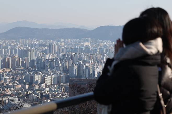 서울 중구 남산에서 바라본 시내 아파트 전경. 사진=연합뉴스