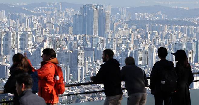 서울 남산에서 바라본 서울시내 아파트 단지. 연합뉴스