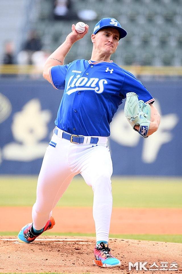 2023년 3월 25일 잠실야구장에서 2023 KBO리그 삼성 라이온즈와 두산 베어스의 시범경기가 열렸다. 삼성 뷰캐넌이 역투하고 있다. 사진=천정환 기자