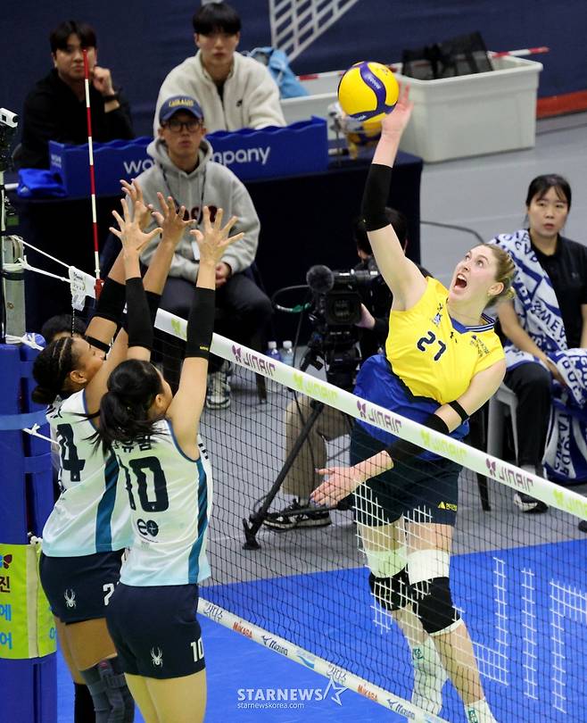 [한번에쓱]'9연승 도전한 현대건설 잡고' 세상을 다가진듯 신난 GS선수들