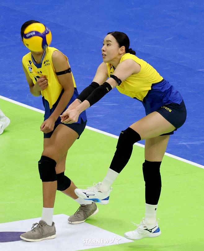 [한번에쓱]'9연승 도전한 현대건설 잡고' 세상을 다가진듯 신난 GS선수들