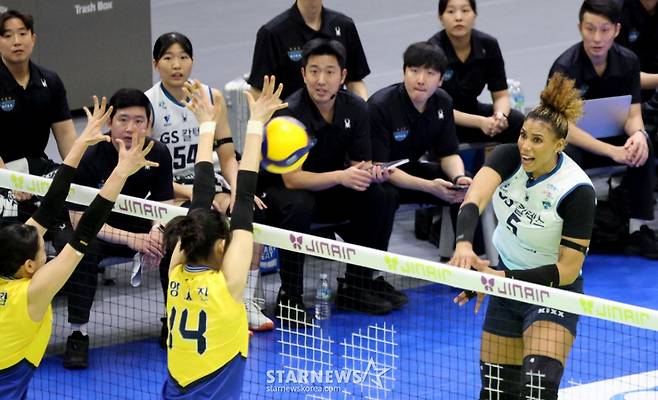 [한번에쓱]'9연승 도전한 현대건설 잡고' 세상을 다가진듯 신난 GS선수들