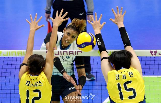 [한번에쓱]'9연승 도전한 현대건설 잡고' 세상을 다가진듯 신난 GS선수들