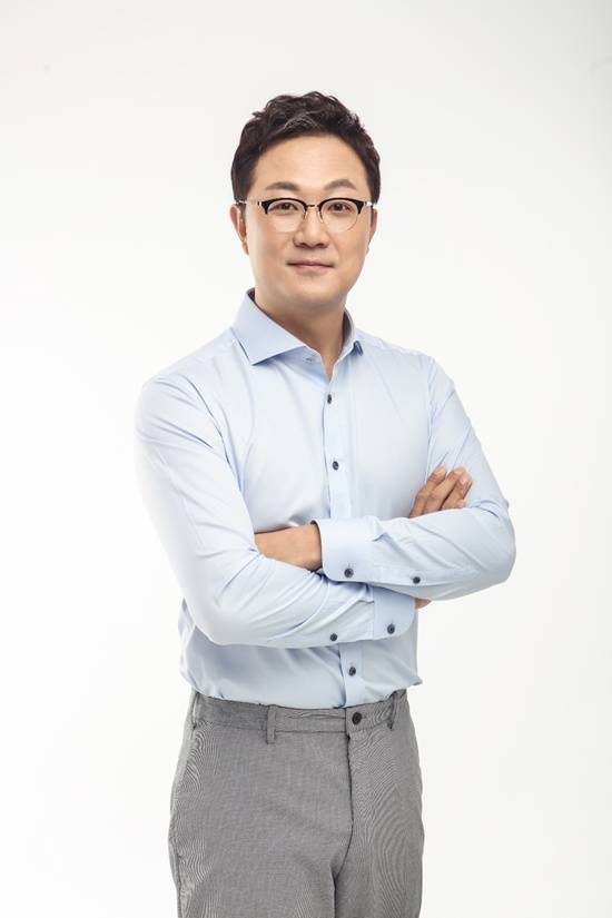 성우 안지환.